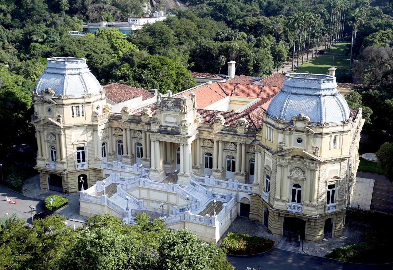 Governo sanciona lei de recomposição salarial e reajuste para os servidores