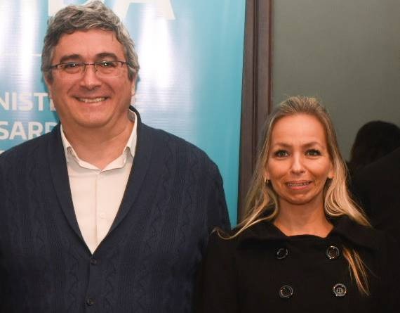 Bianca de Carvalho (Ceasa/RJ) e o ministro do Desenvolvimento Agrário da província de Buenos Aires, Javier Rodrigues