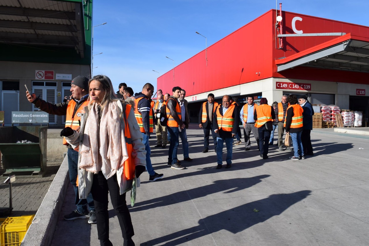 O Conselho de Administração da UAM fez um tour pelas instalações da central logística de Montevideo, com 950 mil metros quadrados