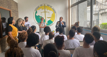 Internos e os artistas plásticos 