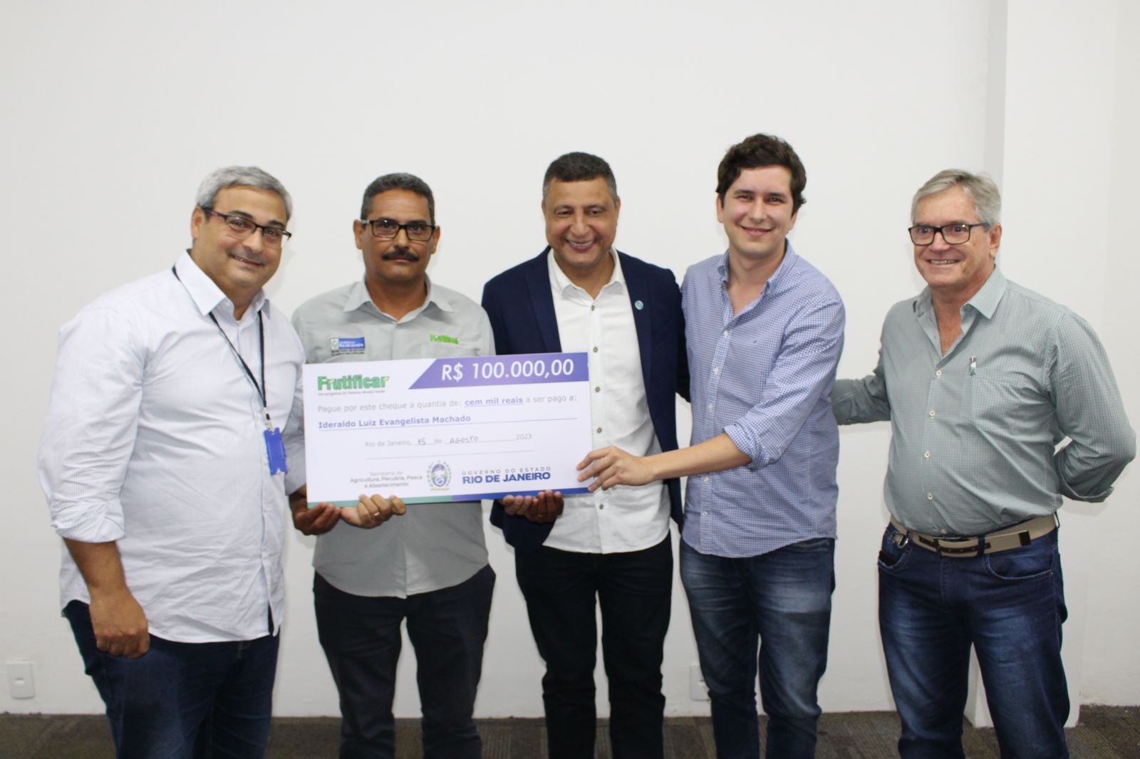 Produtores recebem apoio do Estado para cultivo de uva