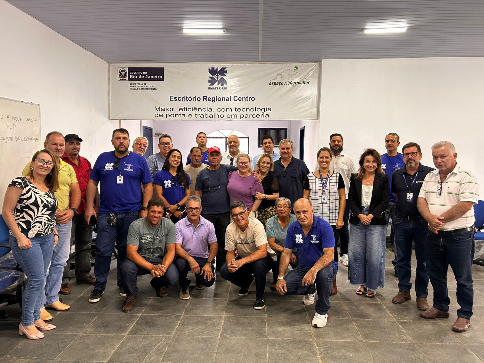 Reunião entre Emater-Rio, lideranças locais e órgãos públicos busca solucionar crise na produção de Goiabas em Cachoeiras de Macacu