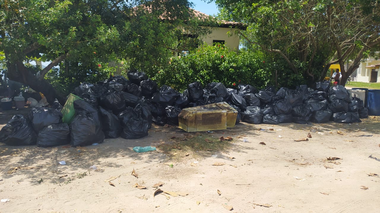 Águas da Guanabara: em um dia, pescadores recolhem 1 tonelada de lixo da Baía