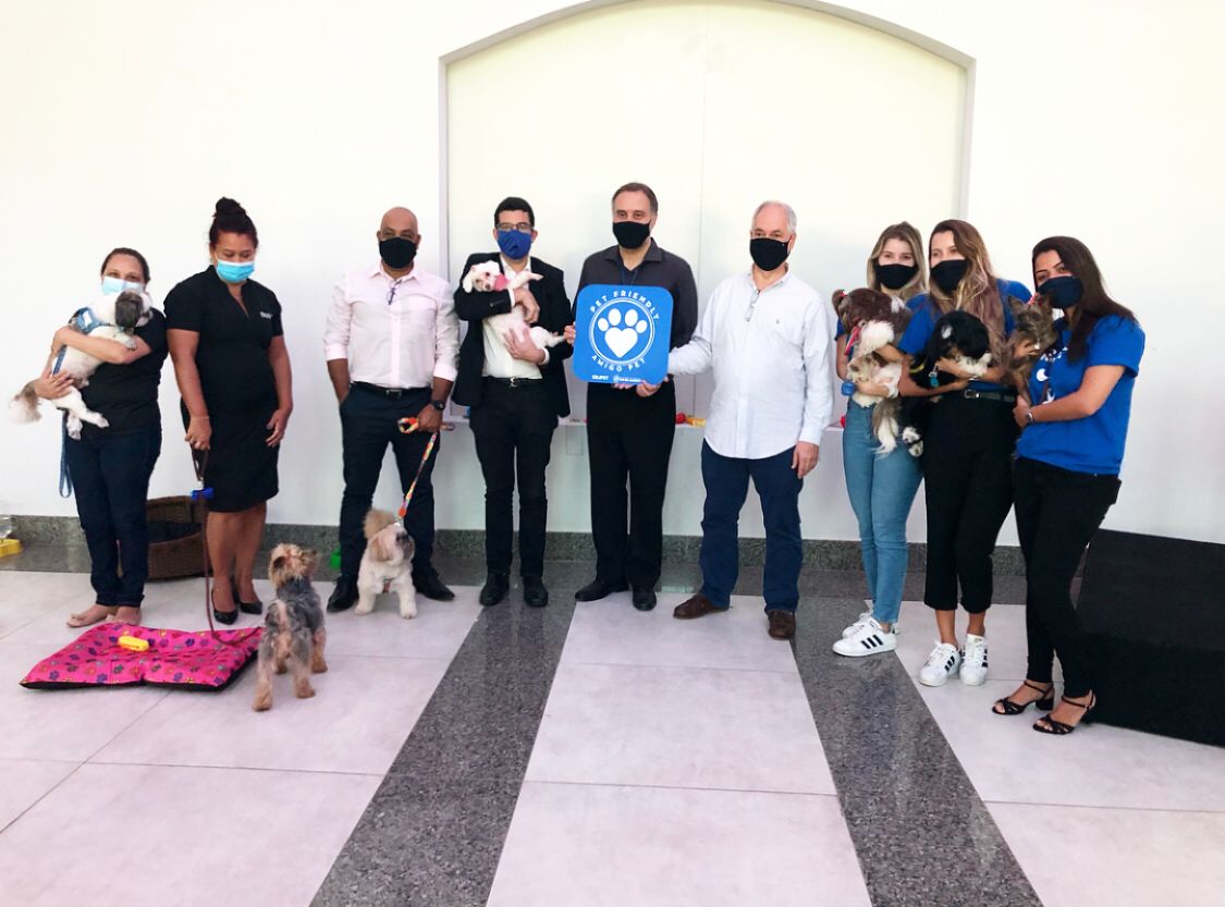 Cemitério do Rio ganha o inédito selo Pet Friendly