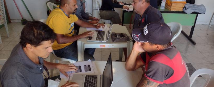 Fiperj faz força-tarefa para atender dúvidas de pescadores, de seis municípios, sobre novo defeso dos crustáceos na Lagoa de Araruama