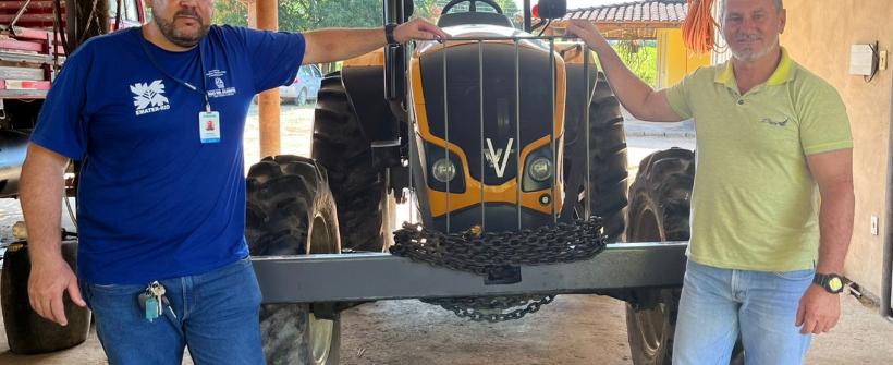 Tratores adquiridos pelo Programa Nacional de Fortalecimento da Agricultura Familiar (PRONAF) impulsionam atividades agrícolas em Cachoeiras de Macacu