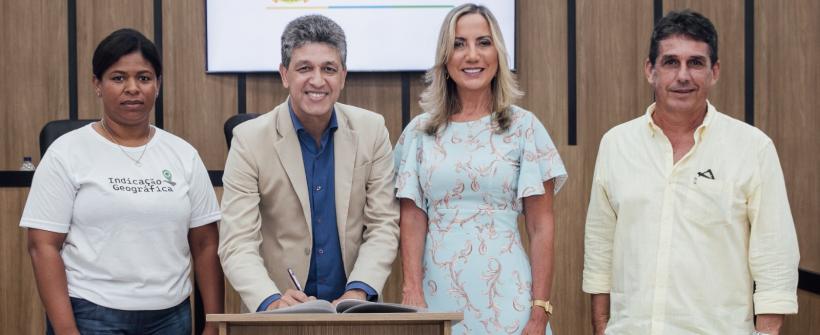 Produtores rurais comemoram assinatura de laudos para Indicações Geográficas em São Francisco de Itabapoana