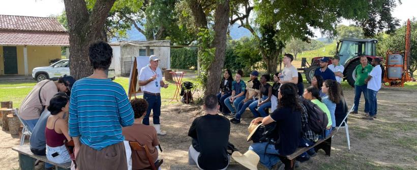 Defesa Sanitária Vegetal promove Dia de Campo em Tanguá e aproxima estudantes da UFRRJ da realidade do campo
