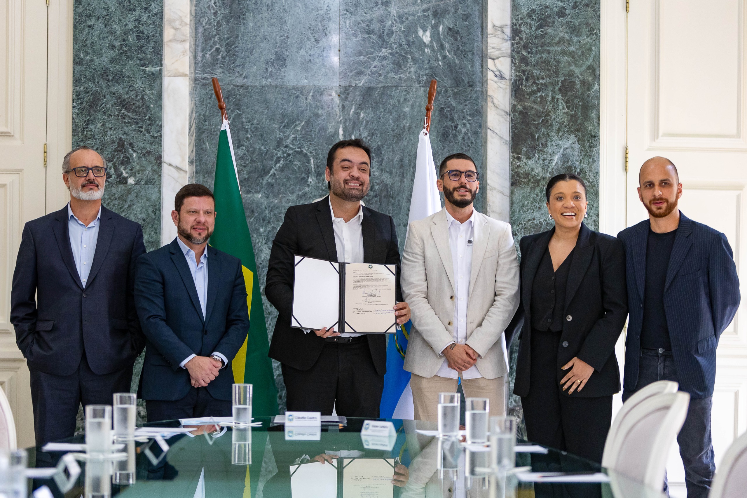 Governo assina cessão de imóvel para o Instituto Vini.Jr, que oferecerá atividades gratuitas para 2 mil crianças, adolescentes e suas famílias