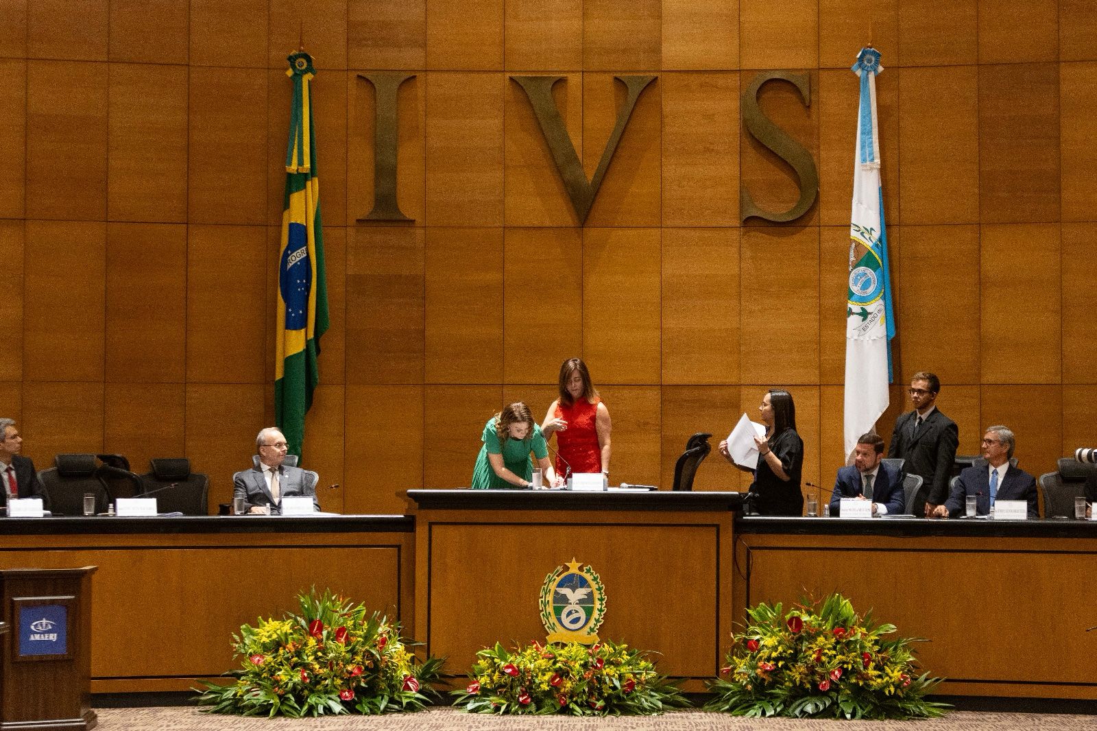 SECRETÁRIO DA CASA CIVIL PARTICIPA DE SOLENIDADE DE POSSE NA AMAERJ