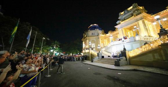 “Luzes da Guanabara”: Governo do Estado inaugura iluminação natalina na fachada do Palácio Guanabara