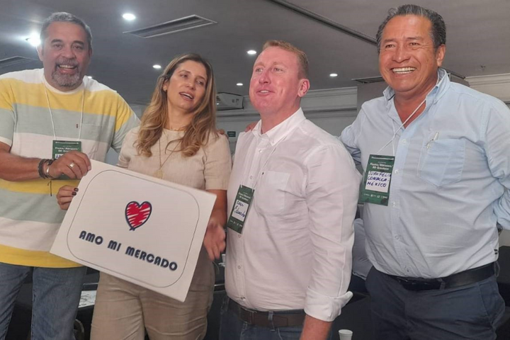 (Da esq. para a dir.) Raul Giboudot, vice-presidente da Flama e diretor da WUWM; Ana Carvalho, secretária de Desenvolvimento Agrário do Ceará; Eder Bublitz, presidente da Abracen e da Ceasa/PR; e Juan  Félix Soriano, secretário de Relações Públicas da Conacca - Confederação Nacional  de Agrupamentos de Comerciantes de Ceasas do México