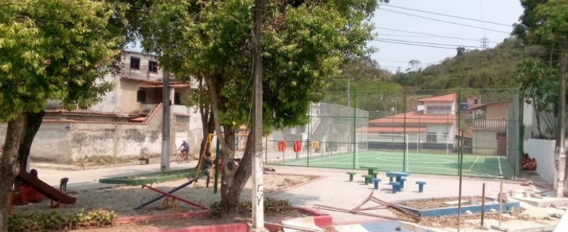 Praça no Conjunto Monteiro Lobato