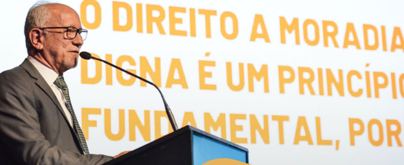 Em sua palestra, o Presidente da Cehab-RJ, Reginaldo Jardim fala sobre o direito à moradia digna