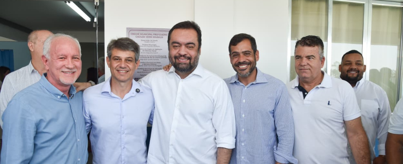 Governador Cláudio Castro, junto à equipe da Cehab-RJ na inauguração da Creche Municipal Professora Cacilda Verri Marassi, em Porto Real