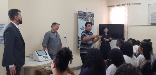 Degase recebe o projeto "Eleitor do Futuro" do TRE-RJ