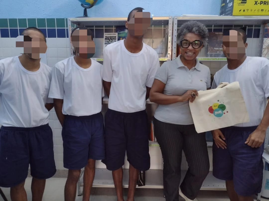 Projeto “Ler, Viver e Existir” realiza atividade sobre racismo ambiental no Cense Maria Luiza