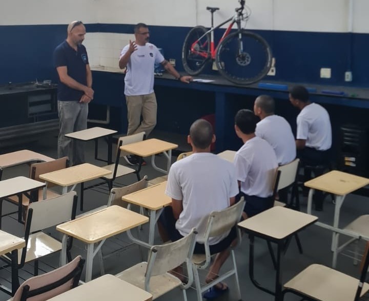Curso profissionalizante de manutenção de bicicletas é iniciado no Degase