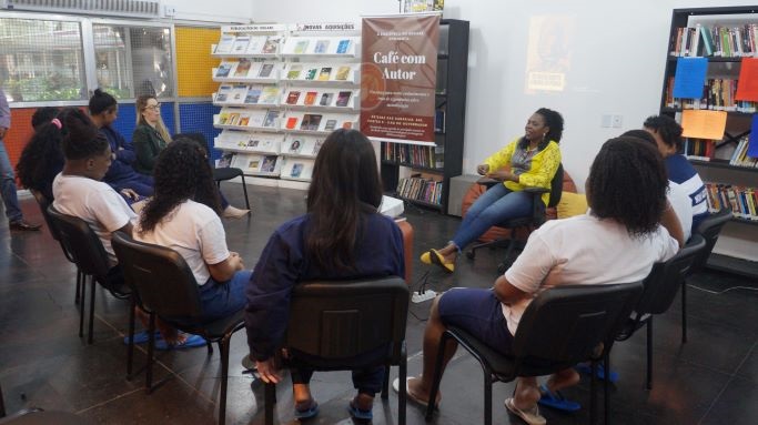 cafe com autor Dayse Marcello