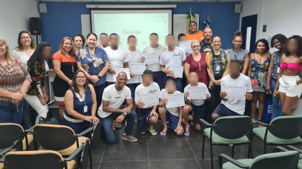 Degase forma mais de cem jovens  em curso profissionalizante