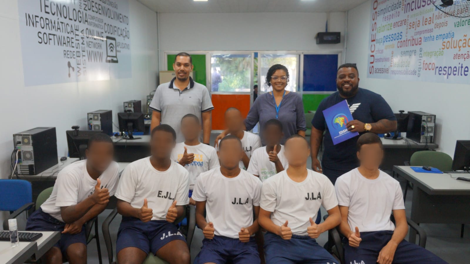 Turma com equipe do IDSH