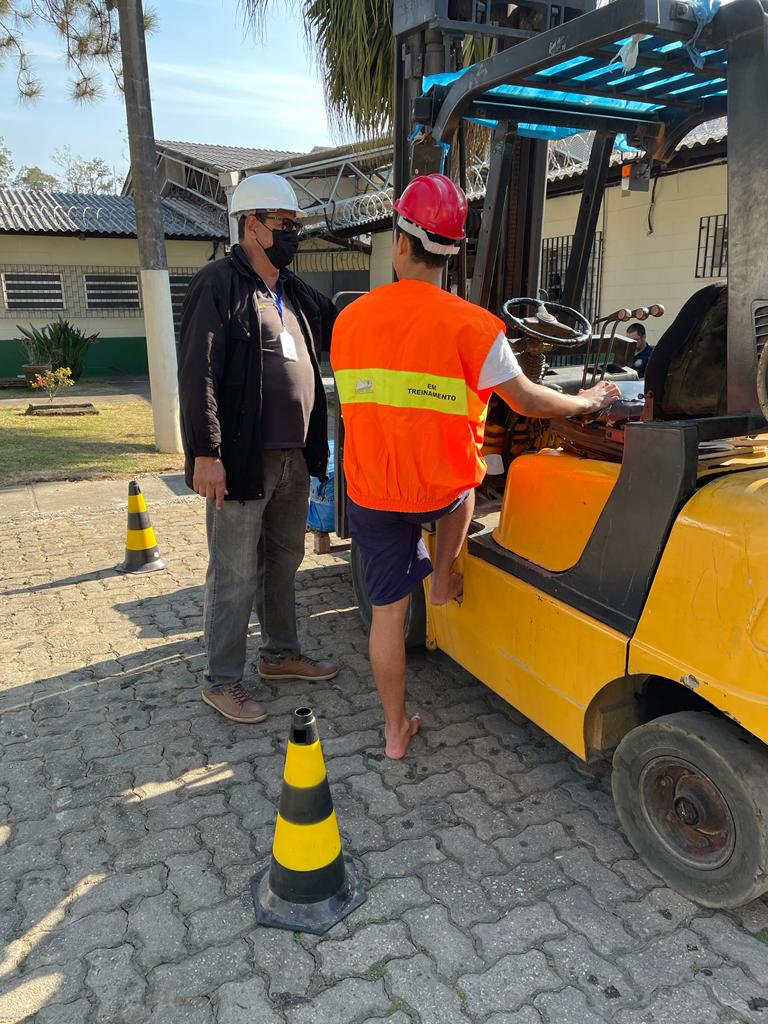 Degase forma jovens em Operadores de Empilhadeira