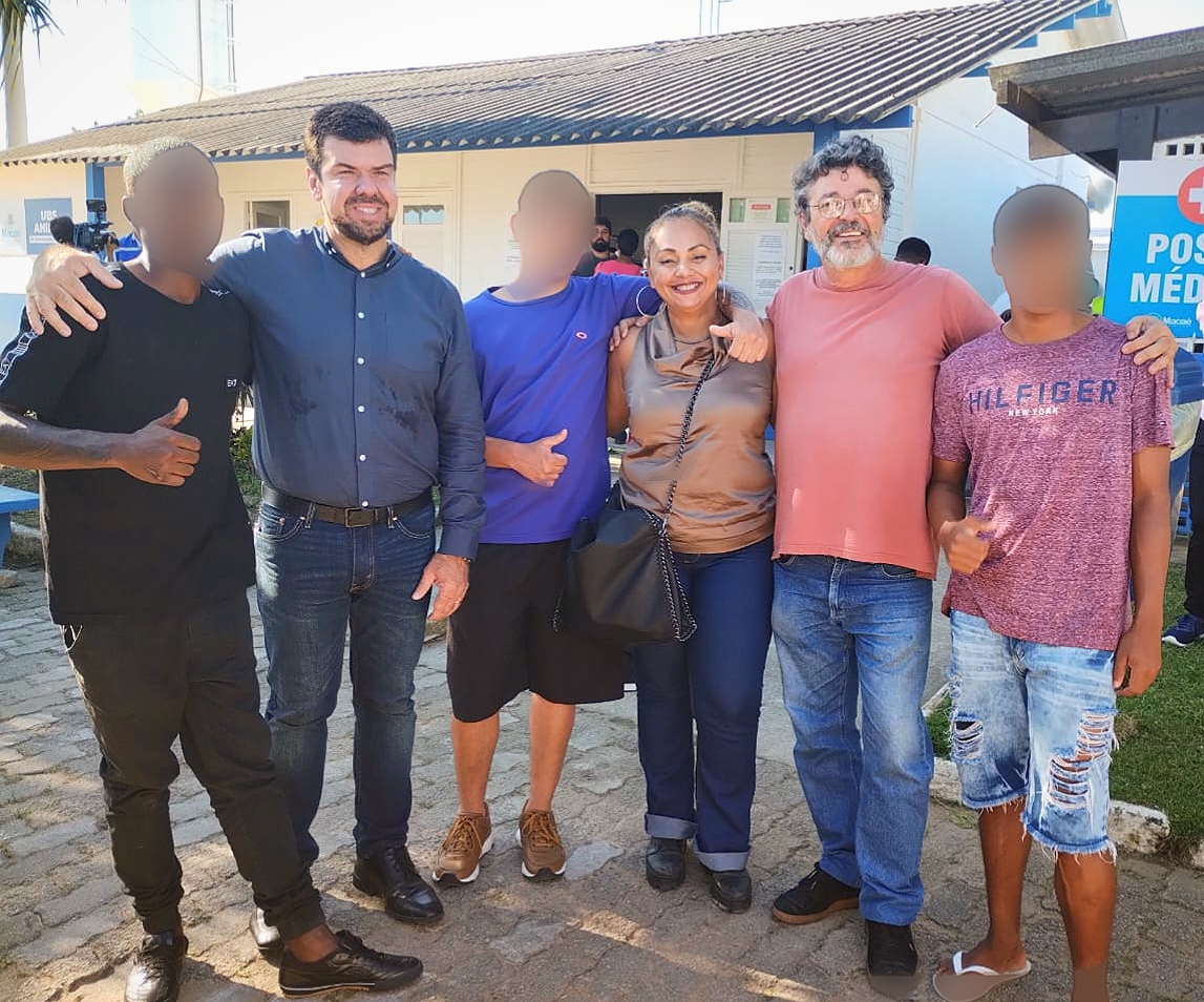 Jovens do Criaad Macaé com Equipe da Unidade e Prefeito da Cidade