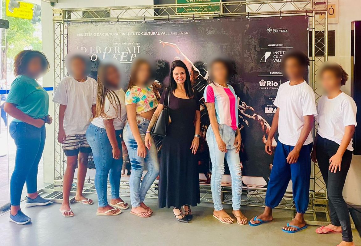 Criaad Galeão leva adolescentes à peça teatral