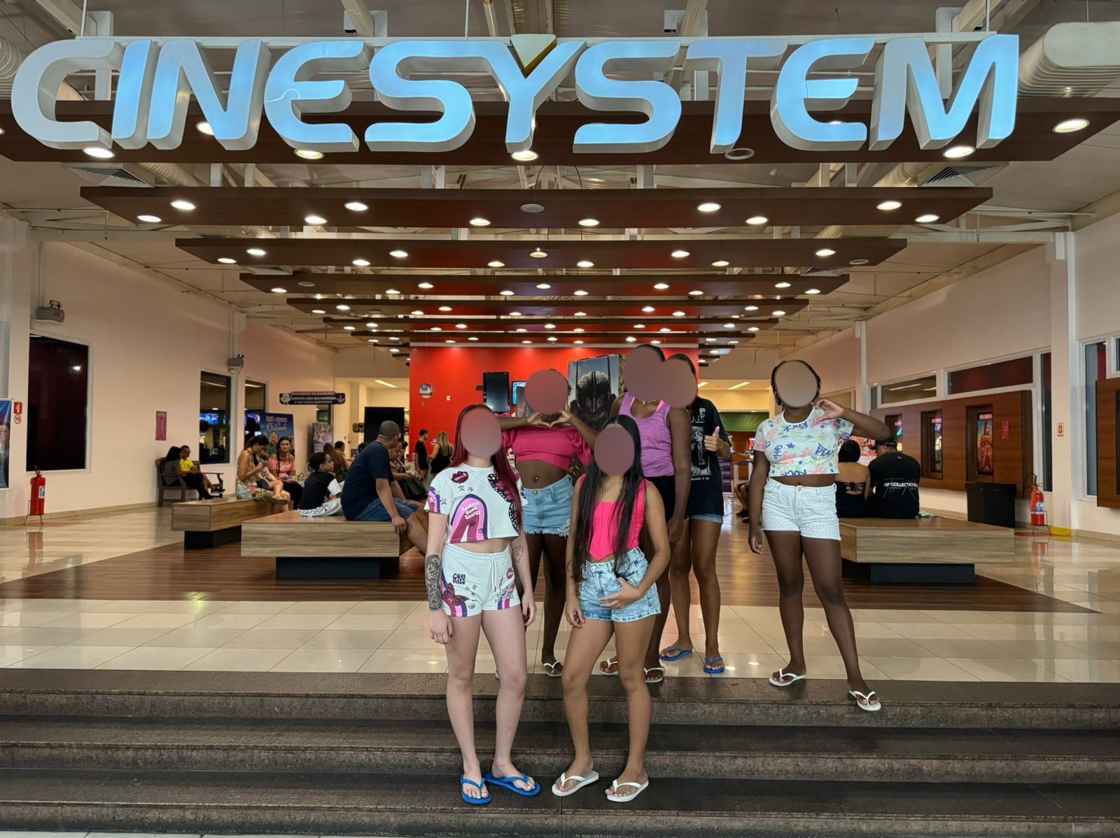 Jovens do Criaad Galeão vão ao cinema