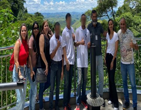 Socioeducandos da unidade Centro de Atendimento Intensivo Belford Roxo visitam o município de Conservatória