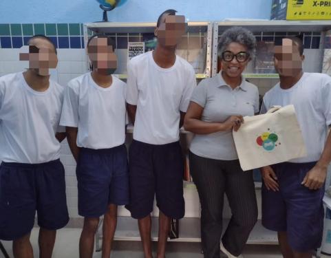 Projeto “Ler, Viver e Existir” realiza atividade sobre racismo ambiental no Cense Maria Luiza