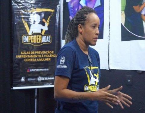 Amanda Becker ministrando workshop Empoderadas