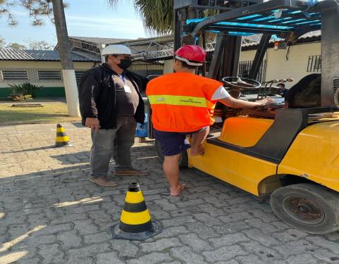 Degase forma jovens em Operadores de Empilhadeira