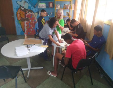 Criaad Volta Redonda realiza "Café Literário" com adolescentes