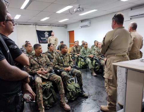 Divisão de Ações com Cães (DAC) e 1º Batalhão de Polícia do Exército Brasileiro realizam ação integrada