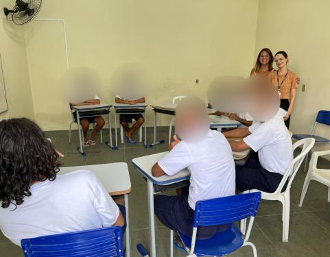 Maria Luiza realiza atividade pedagógica "Fatos x Fakes" 