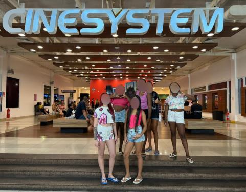 Jovens do Criaad Galeão vão ao cinema