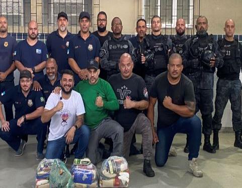 Equipe de agentes no Seminário de Defesa Pessoal 