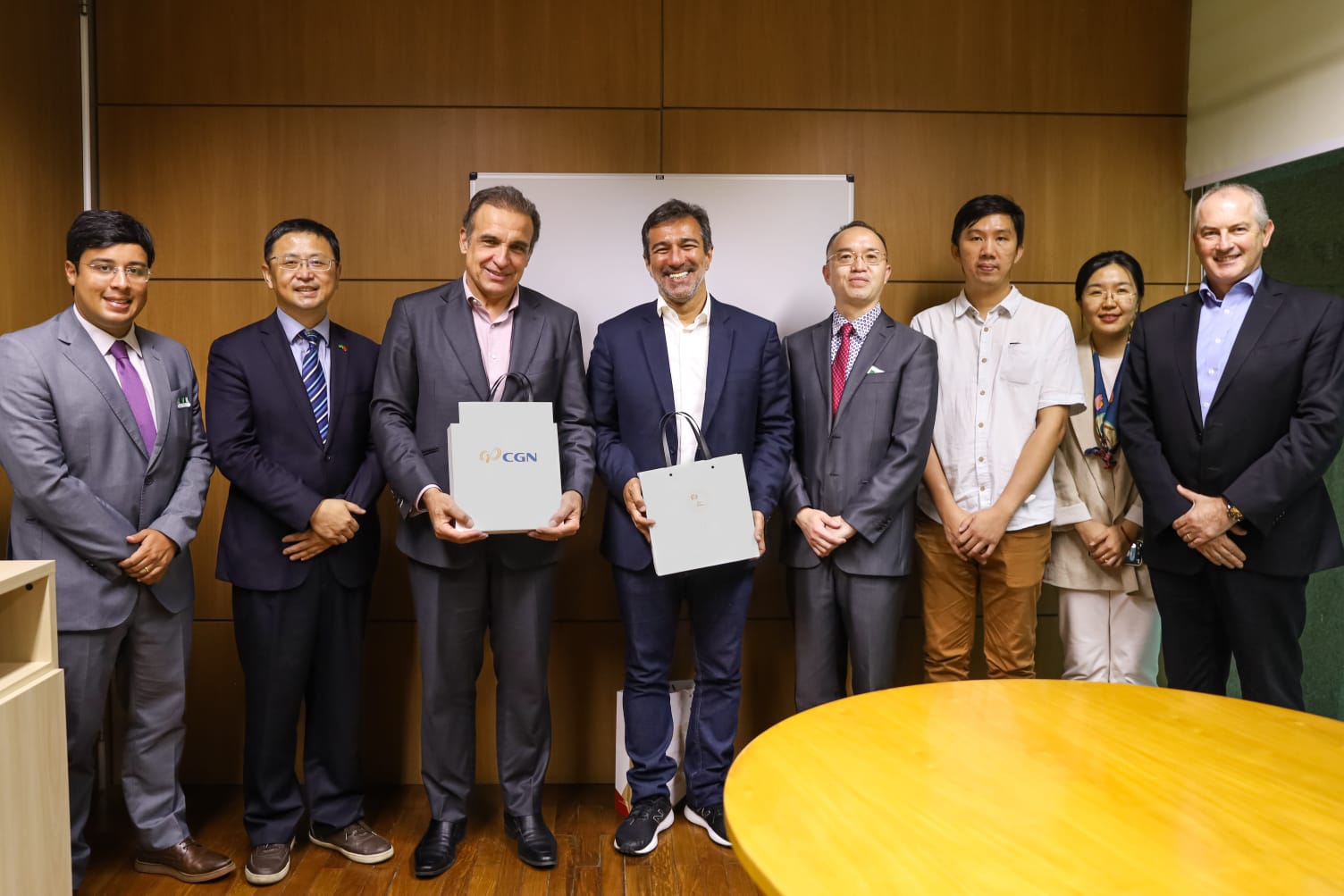 Secretário Vinicius Farah recebe delegação do governo da China