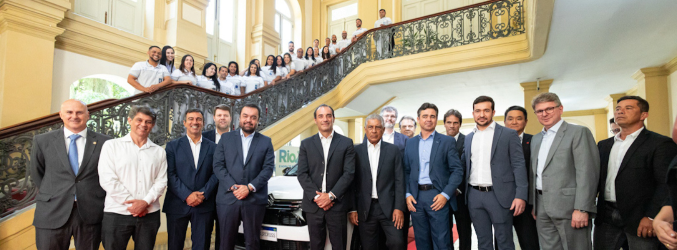 Governador Cláudio Castro recebe grupo automotivo Stellantis para anúncio de investimento de R$ 2.5 bilhões no estado