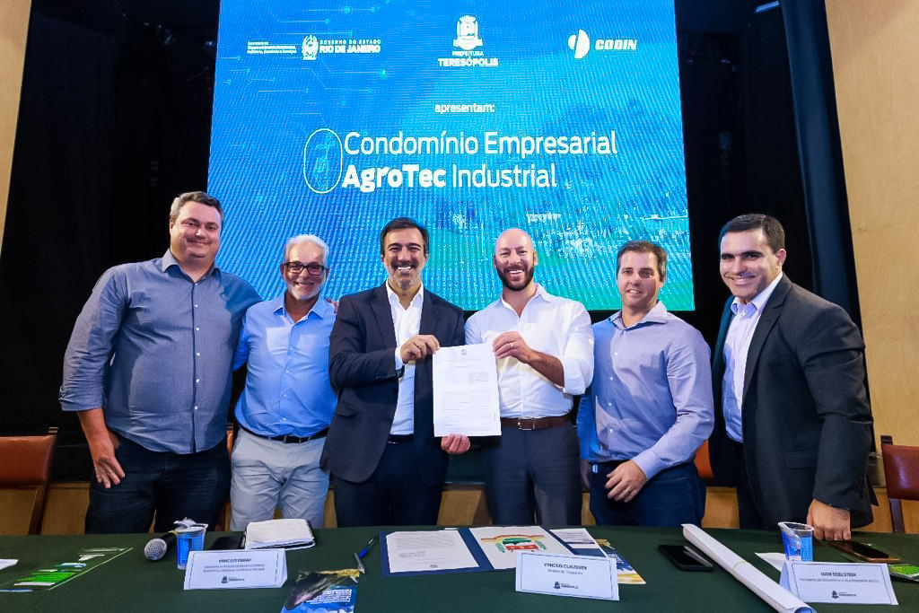 Secretário Vinicius Farah assina Memorando de Entendimentos para implantação do Condomínio Empresarial Agrotec Industrial de Teresópolis