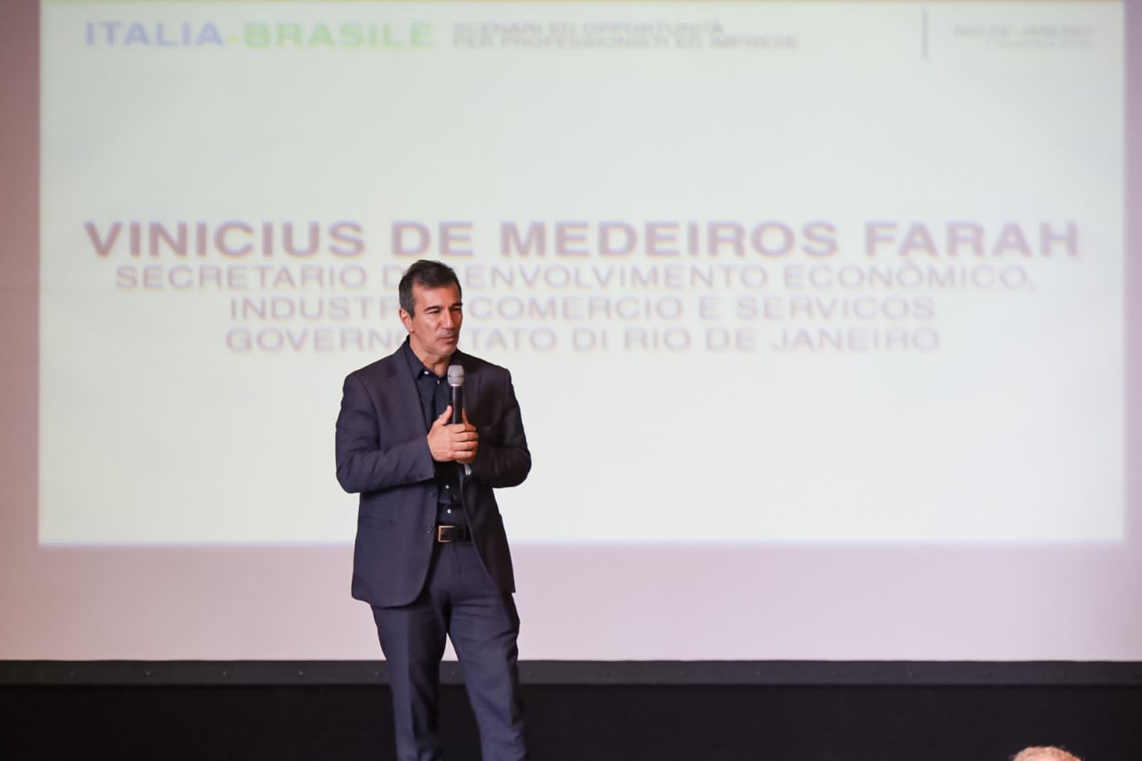 Secretário Vinicius Farah apresenta cenário econômico e oportunidades de investimentos para missão italiana