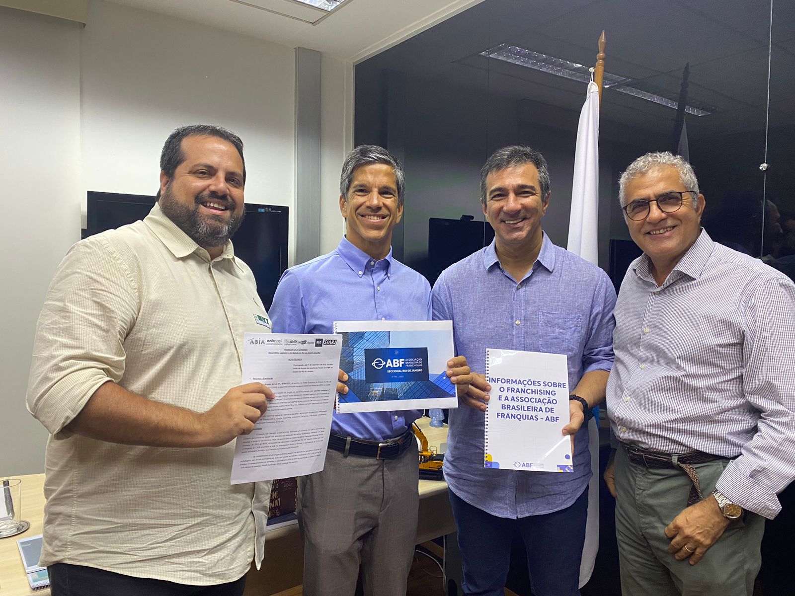 O secretário de Desenvolvimento Econômico do Estado, Vinicius Farah recebeu nessa quinta-feira (21), o presidente da ABF Nacional e do grupo Trigo, Tom Moreira Leite.