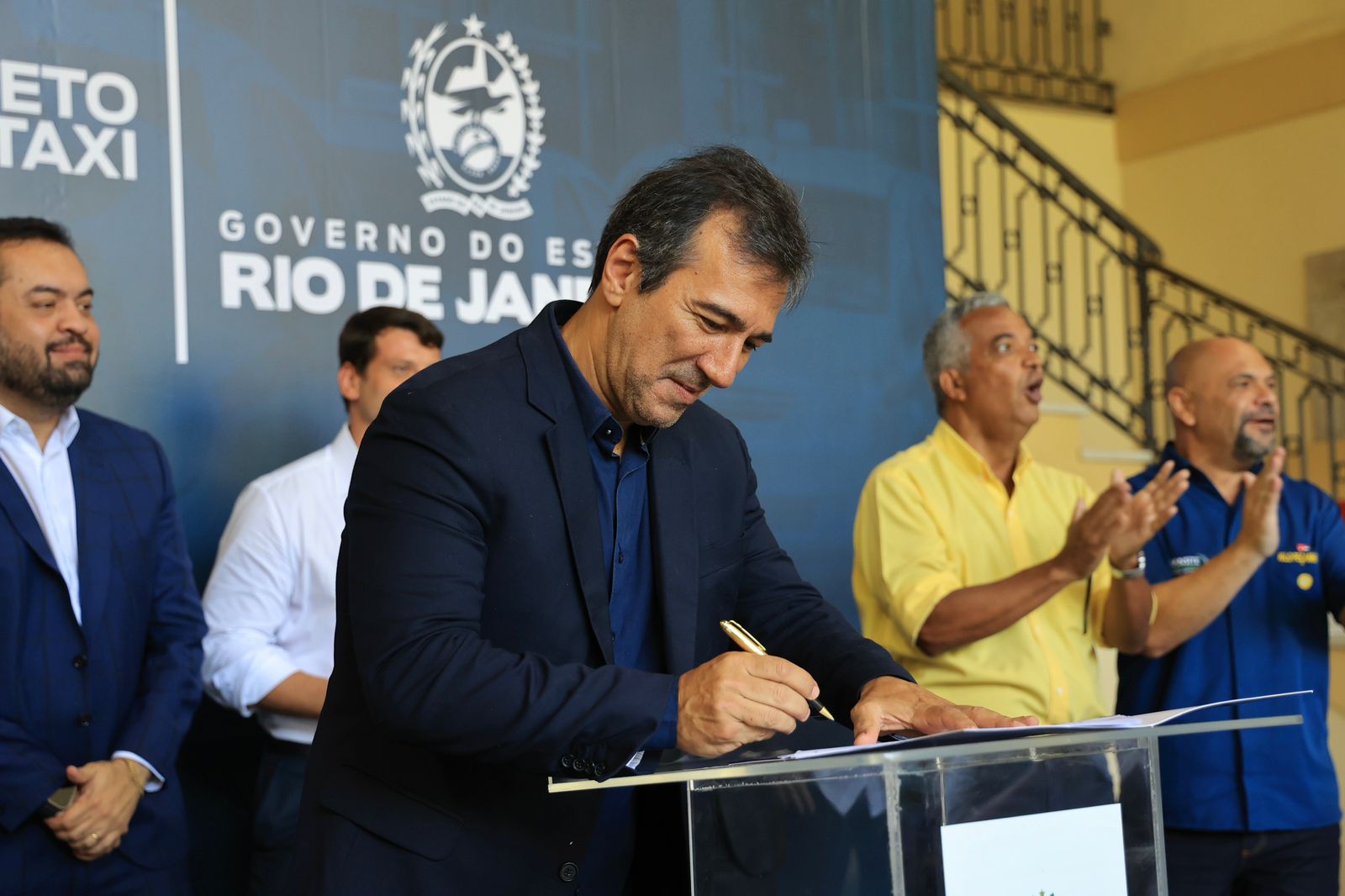 Governador Cláudio Castro lança linha de crédito de até R$ 80 mil para taxistas