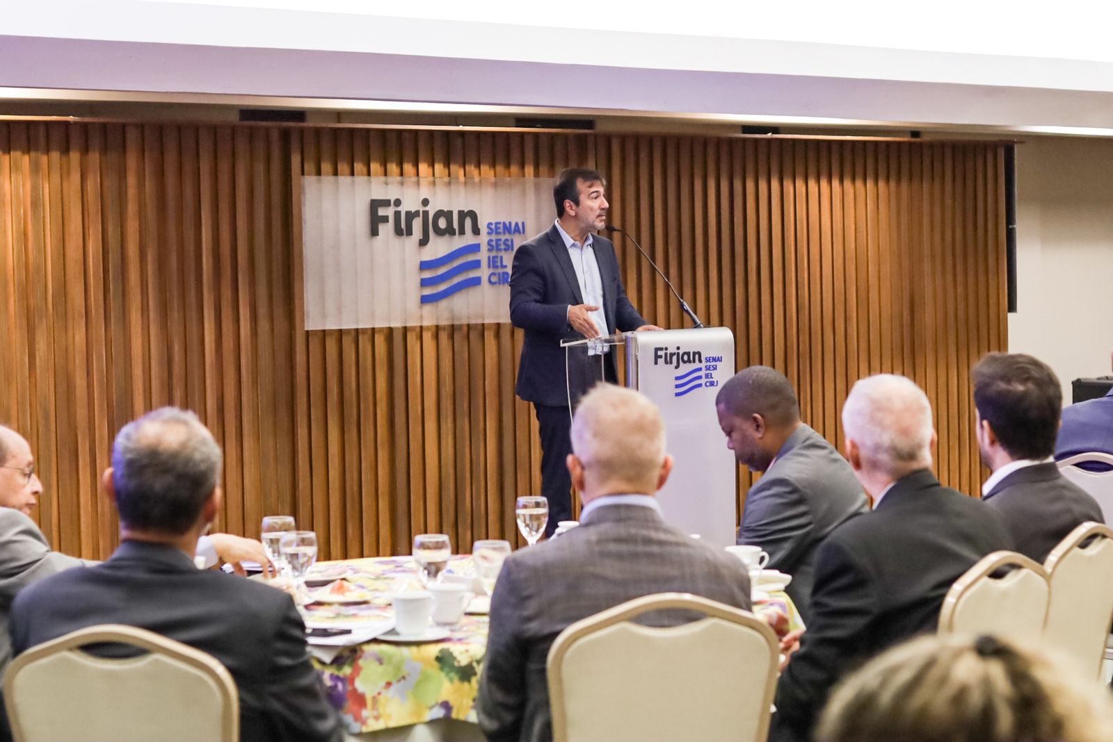 Governo do Rio de Janeiro e Cluster Automotivo debatem caminhos para o desenvolvimento do setor