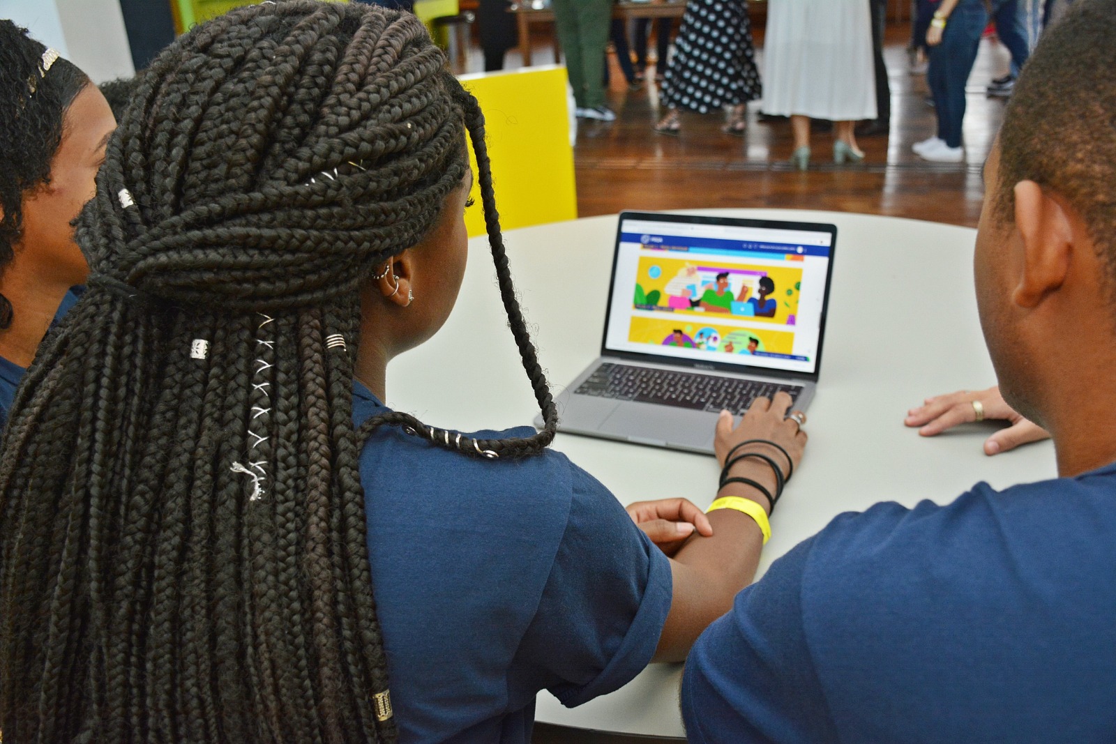 Instituto PROA anuncia iniciativa com a Amazon Brasil para capacitar jovens em vulnerabilidade social e facilitar acesso ao mercado de trabalho