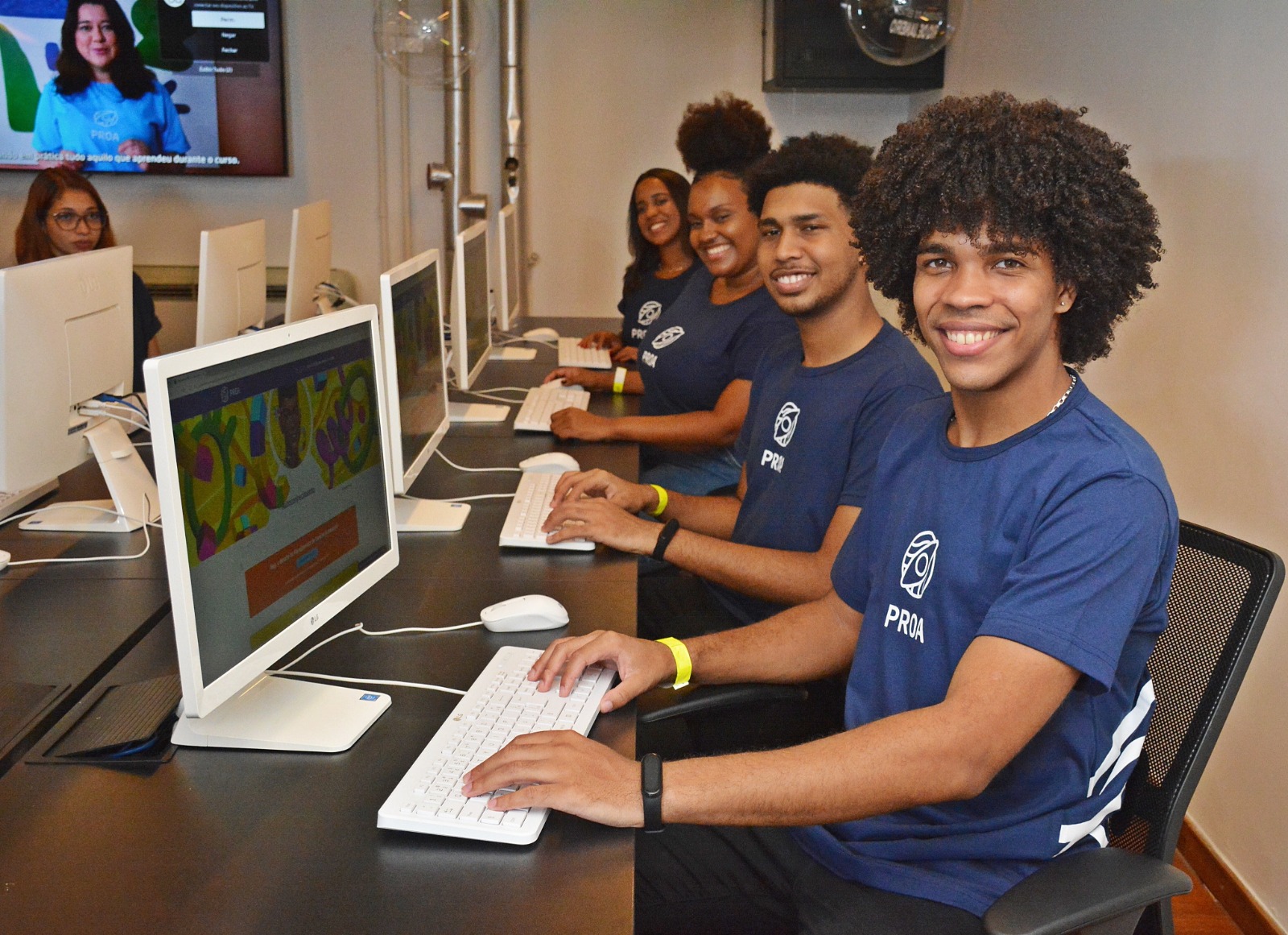 Governo do RJ e Instituto PROA abrem 8 mil vagas gratuitas em seu segundo processo seletivo de 2024 para jovens de escolas públicas do Rio de Janeiro 