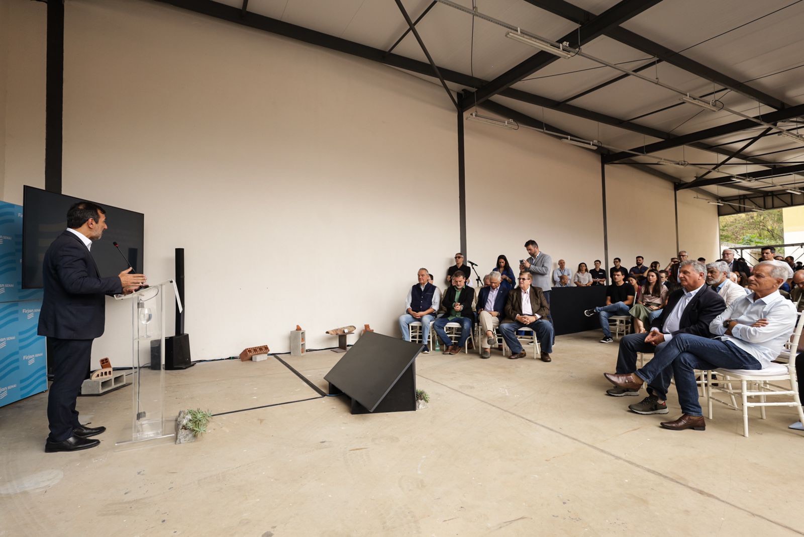 Secretário Vinicius Farah participa de inauguração de laboratório de materiais na Firjan Senai Três Rios