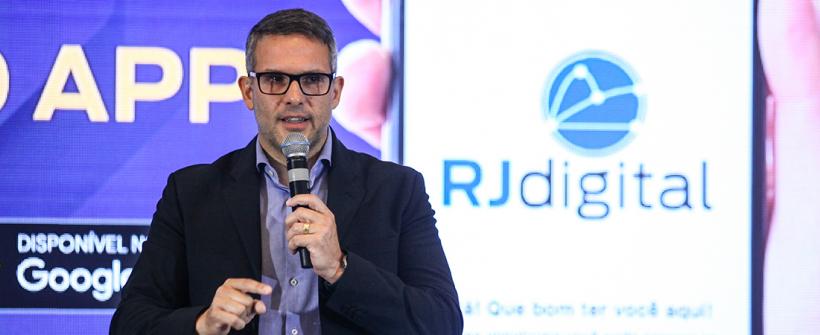 Cláudio Castro lança aplicativo com mais de 2.500 serviços para o cidadão