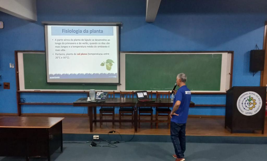Alexandre Teixeira palestra sobre cultivo de lúpulo